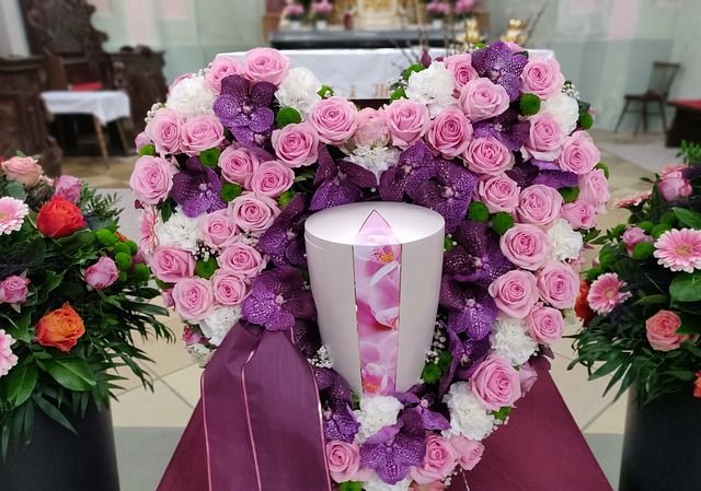 kwiaty na pogrzebie z urną
