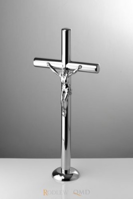 krzyż stojący z pasyjką 23