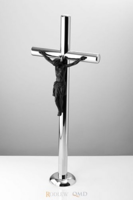 krzyż stojący z pasyjką 435