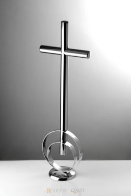 krzyż stojący z pierścieniami 19