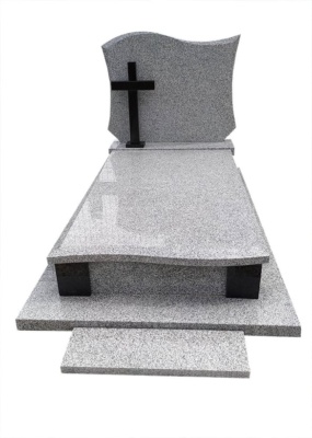 Nagrobek granitowy z kamienia Strzelin i Czarny Szwed