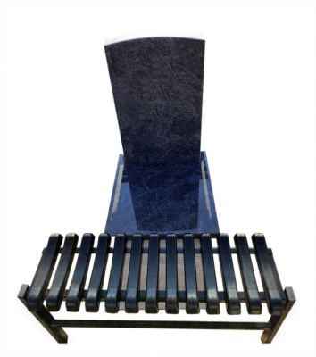 nagrobek urnowy z ławką cmentarną