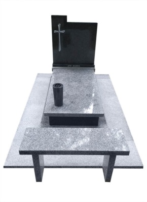 Nagrobek z granitów Impala i Strzelin z ławką cmentarną