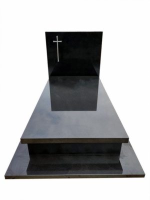 pomnik rodzinny z czarnego szweda