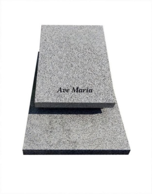 pomnik urnowy z granitu strzelin