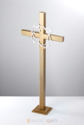 złoty krzyż stojący z koroną cierniową KS20z